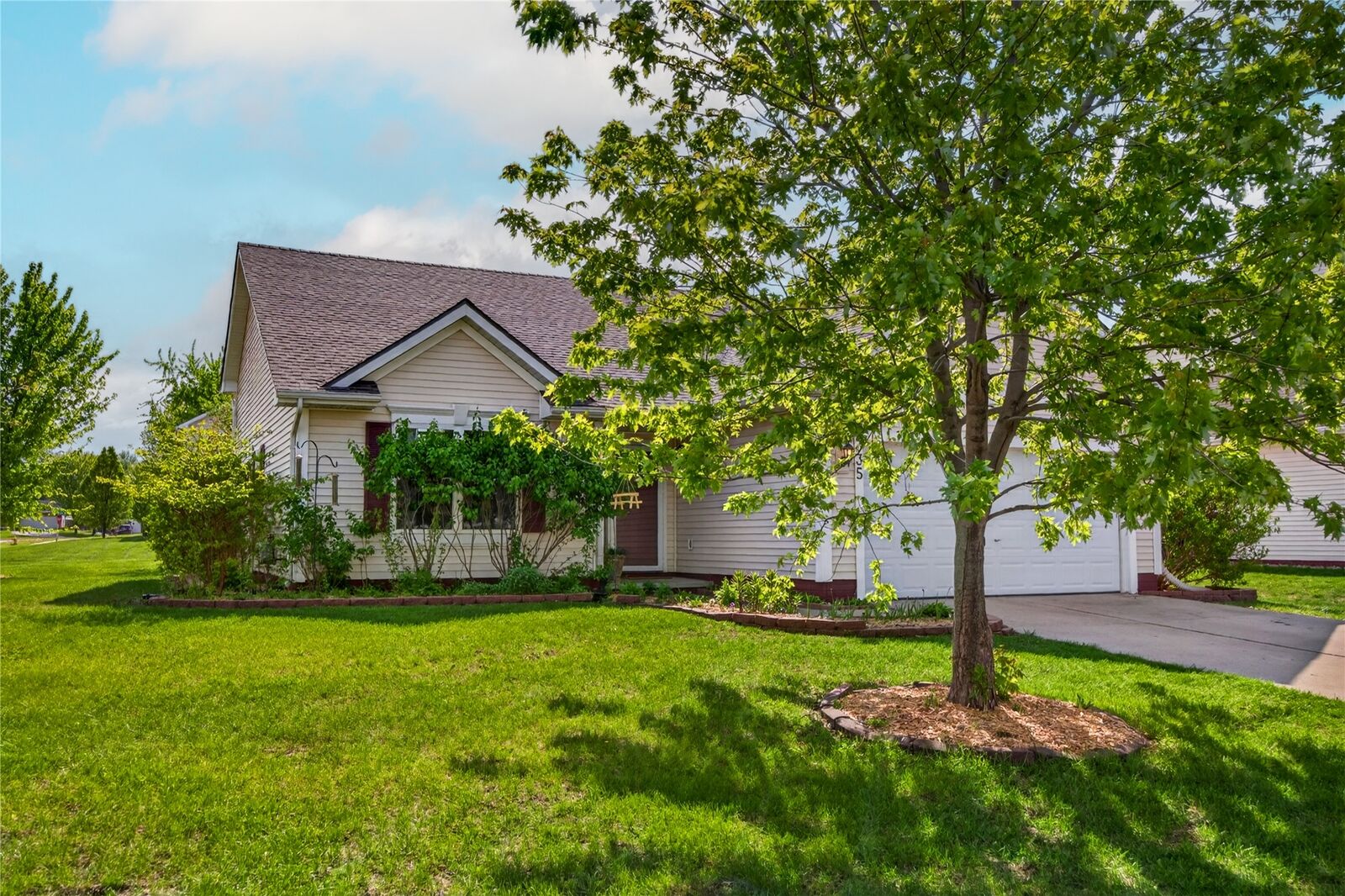 Property Photo:  335 SE Whitetail Lane  IA 50263 