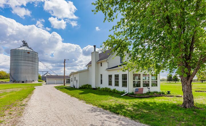Property Photo: 402 S Vine Street IA 50046