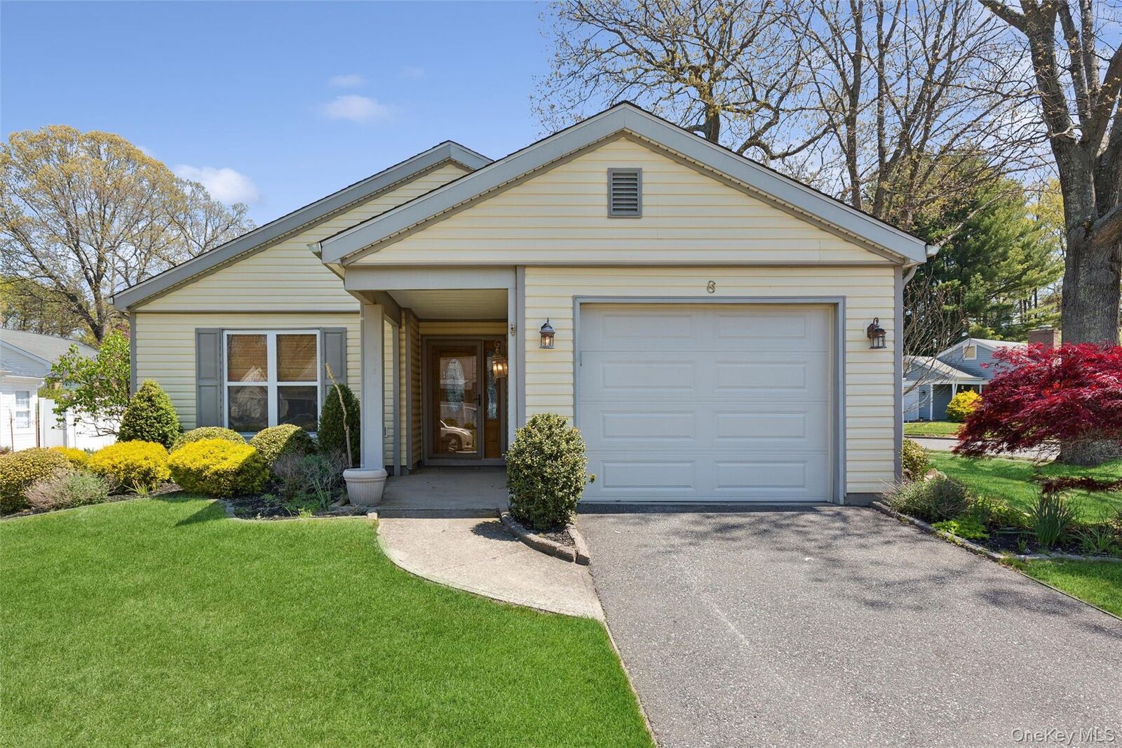 Property Photo:  8 Coventry Court  NY 11961 