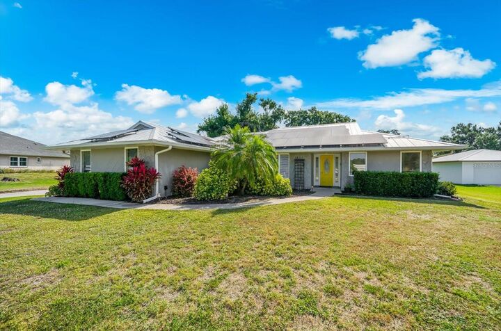 Property Photo:  1821 Racimo Drive  FL 34240 