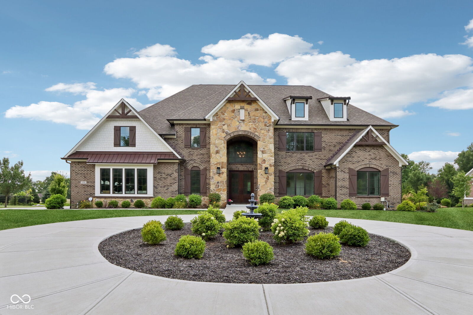 Property Photo:  2701 Oak Way Trace  IN 46074 