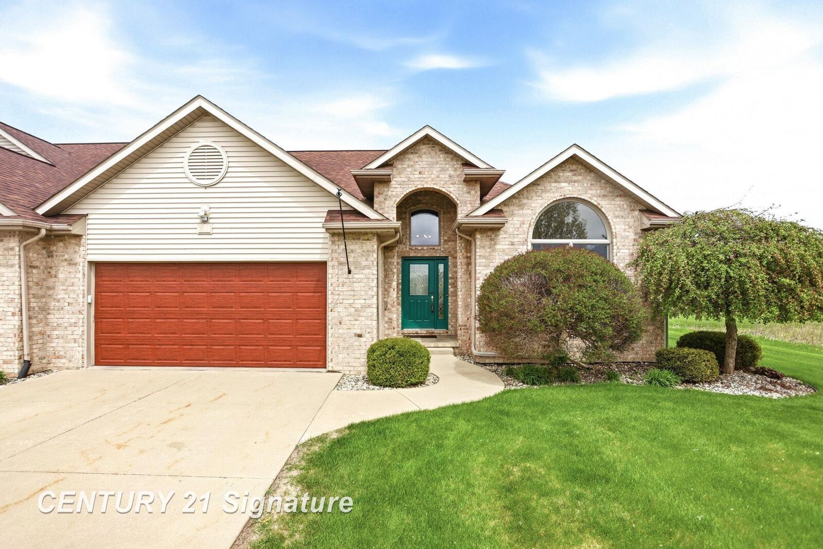 Property Photo:  11 Willow Pointe Drive  MI 48623 