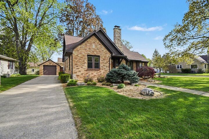 Property Photo: 623 E Central Avenue MI 49464