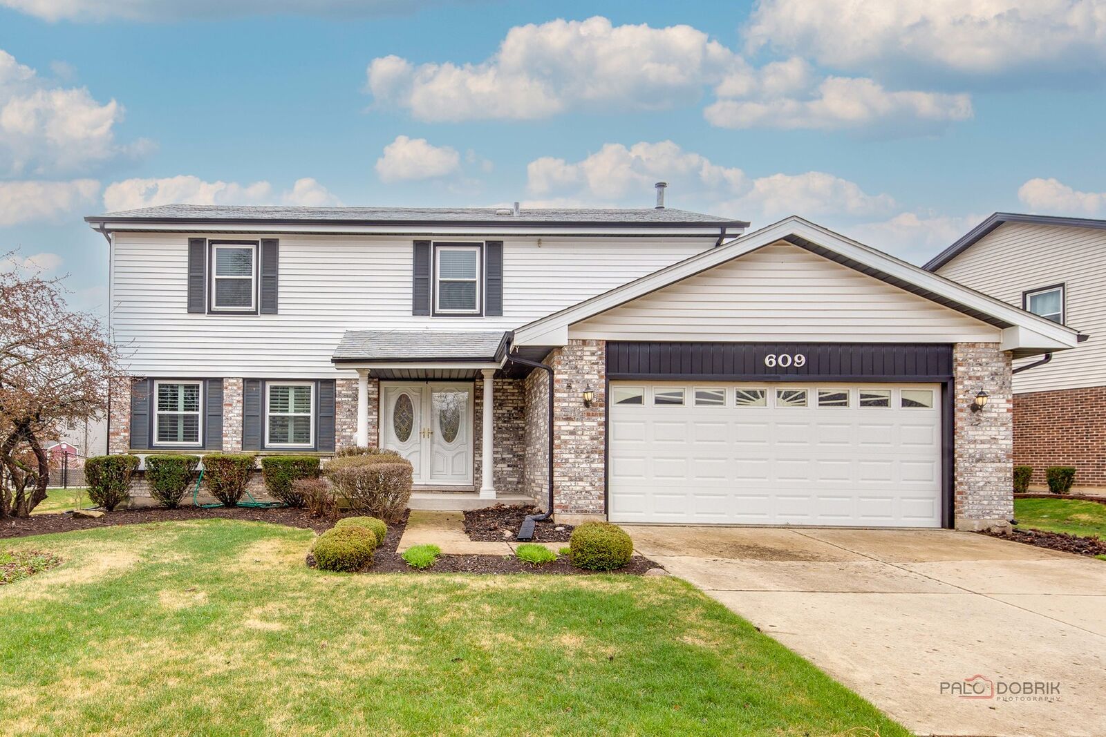 Property Photo: 609 Thames Drive IL 60193
