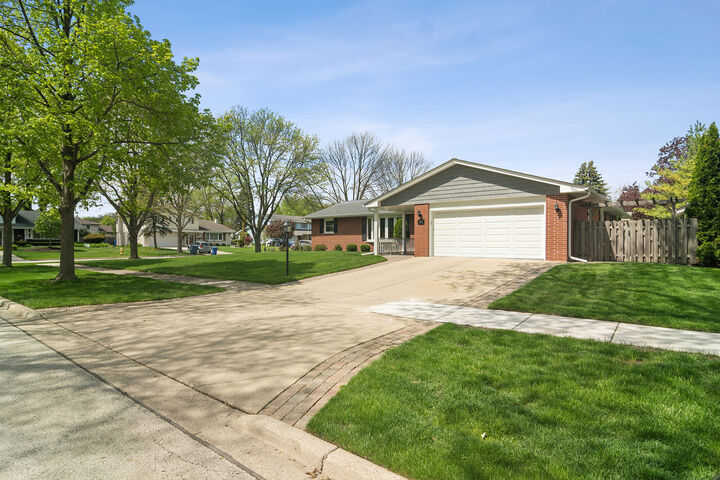 Property Photo:  