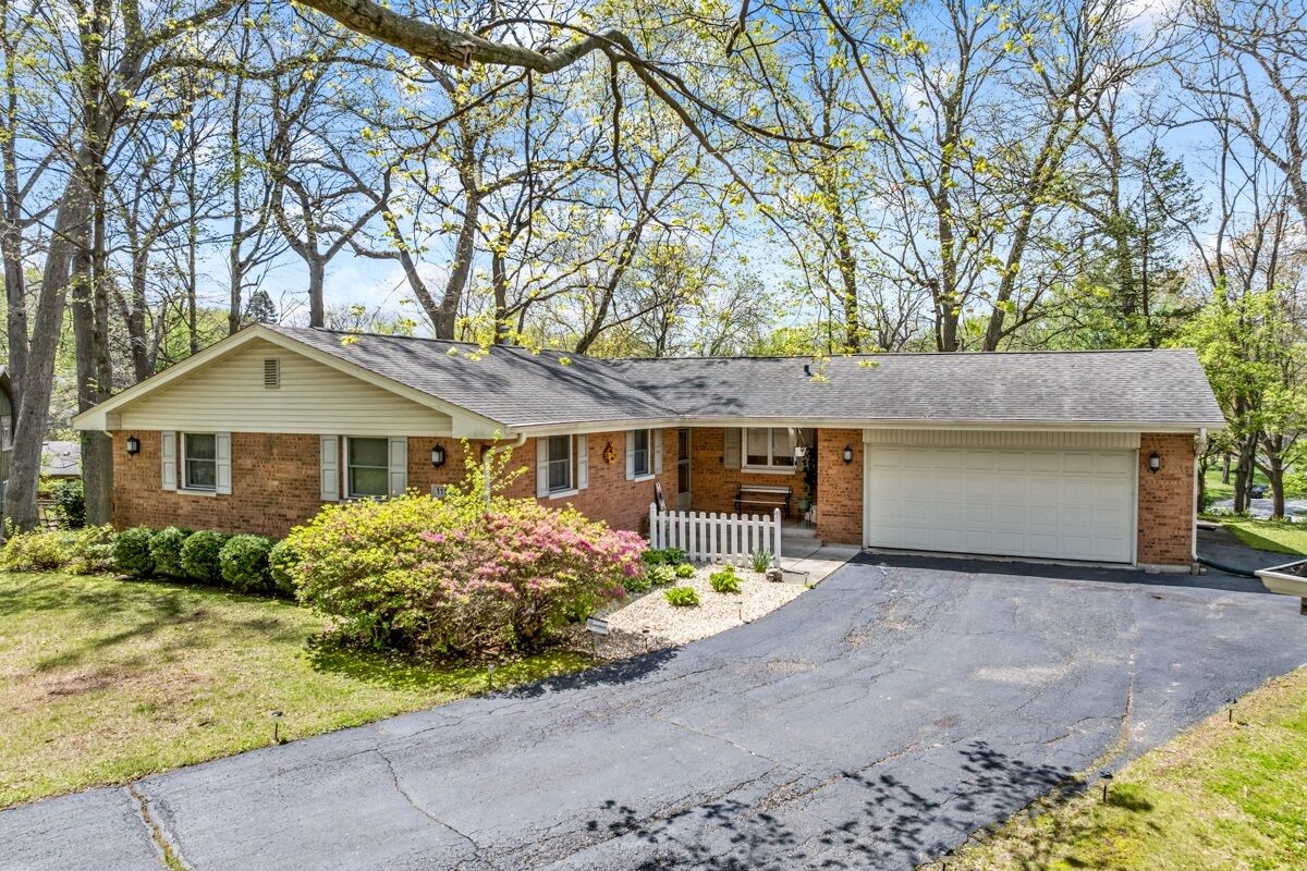 Property Photo:  1111 Edgewood Circle  IL 61108 