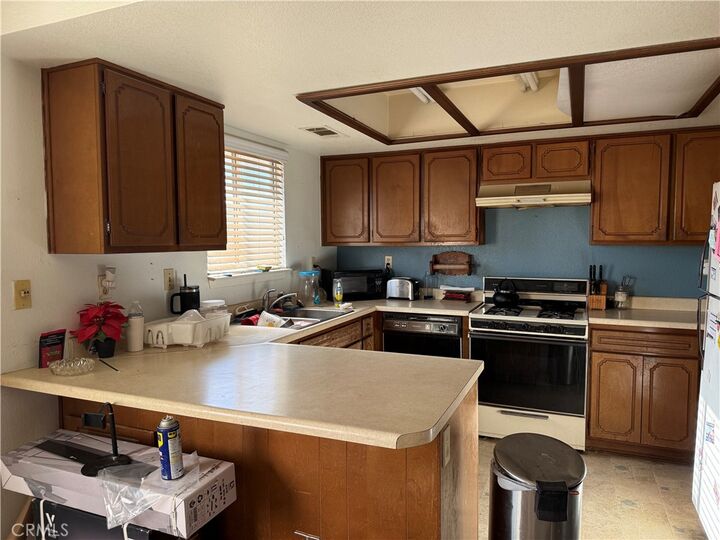 Property Photo:  16082 Dale Evans Parkway  CA 92307 