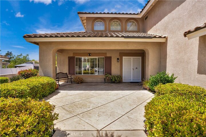 Property Photo:  39963 Via Espana  CA 92562 