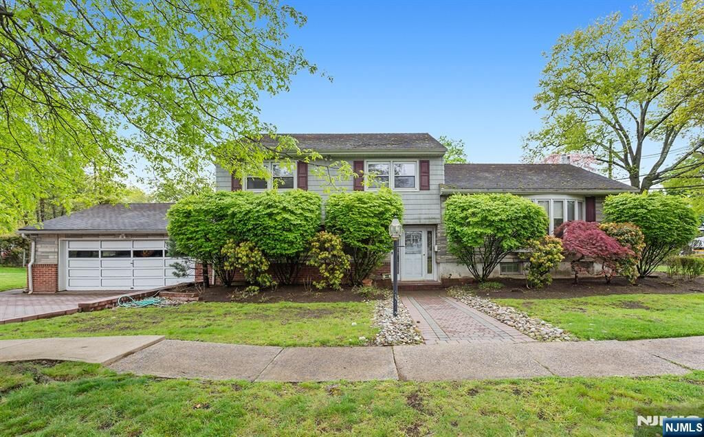 Property Photo:  339 Beechwood Road  NJ 07649 