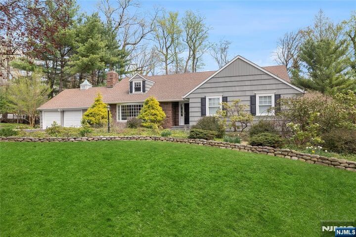 Property Photo:  20 Deerhorn Trail  NJ 07458 