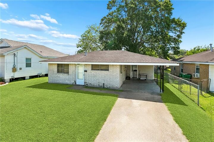 Property Photo: 809 West Drive LA 70094