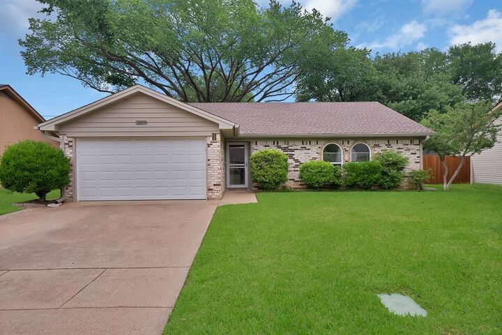 Property Photo:  2609 N Capistrano Court  TX 76015 