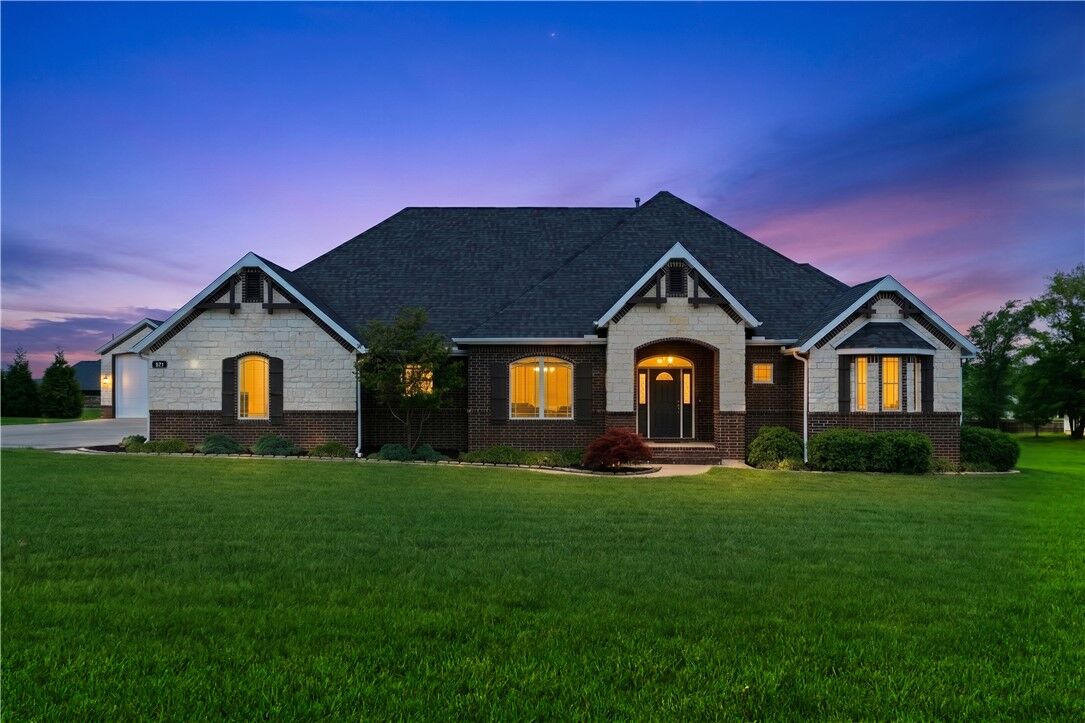 Property Photo:  571 S Rainbow Road  AR 72718 