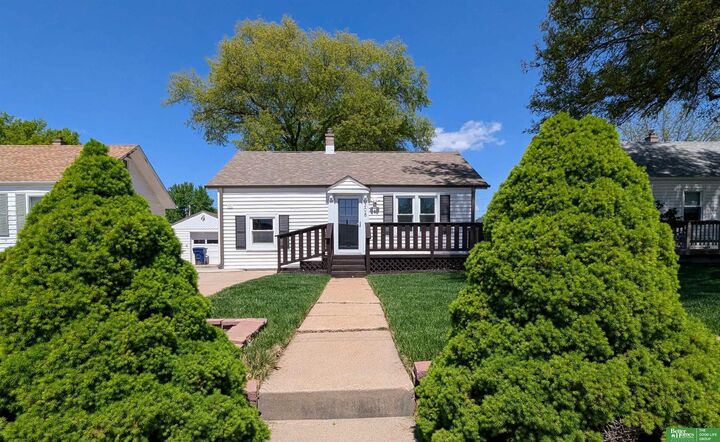 Property Photo:  308 E Mission Avenue  NE 68005 