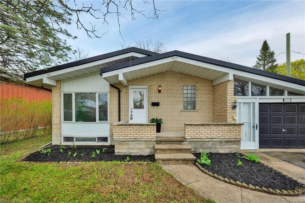 Property Photo: 246 Hillcrest Road ON N3H 1B2