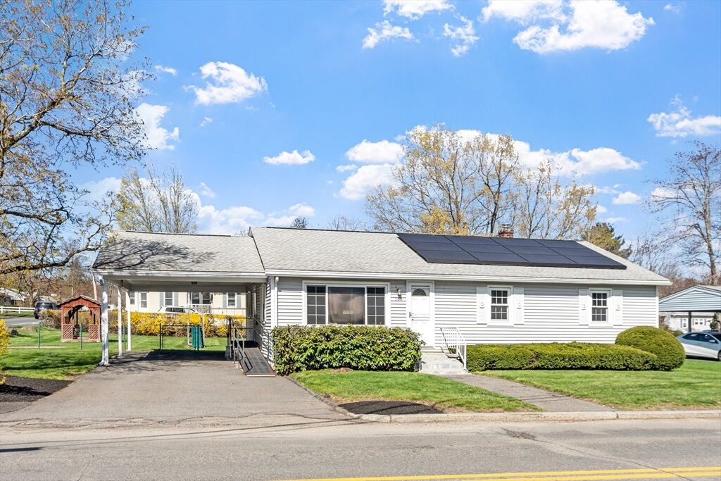 Property Photo:  500 Oak Hill Rd  MA 01420 