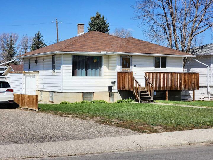 Property Photo: 422 21 Street S AB T1J 3K2