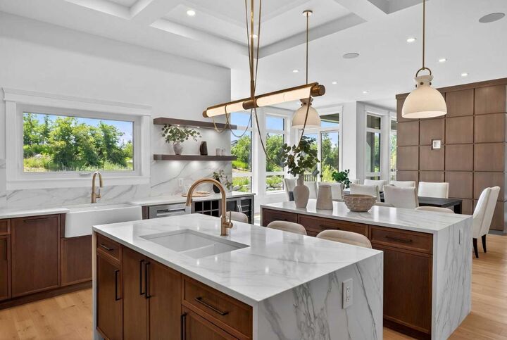 Property Photo: 7 Silverhorn Terrace AB T3R 0X3