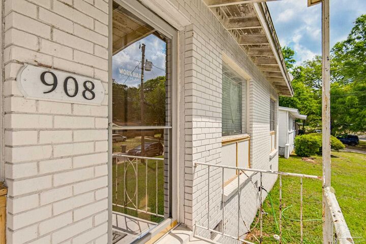 Property Photo:  908 Blue Springs Dr  FL 32505 