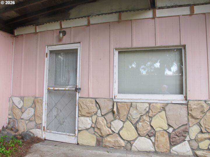 Property Photo:  681 SE Port Ave  OR 97367 