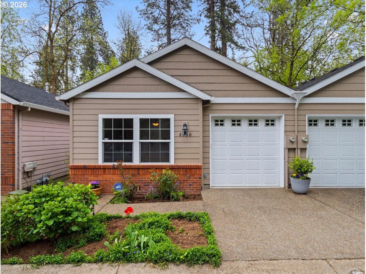 Property Photo:  8830 SW Maple Ct  OR 97223 