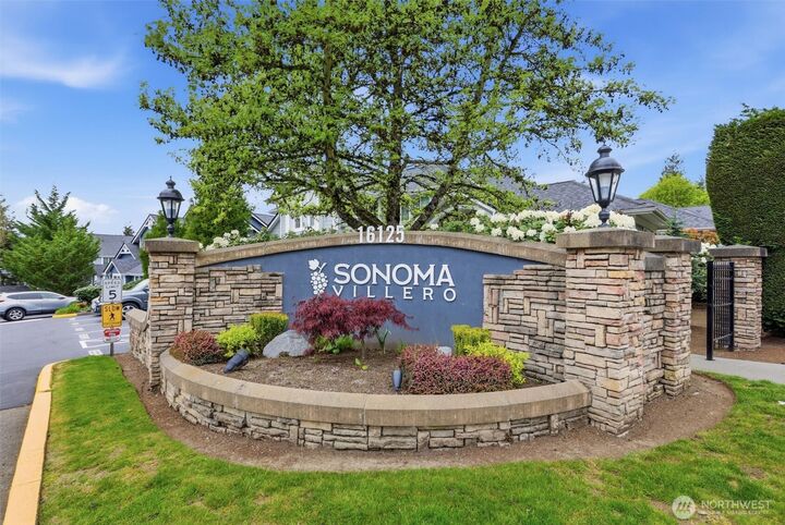 Property Photo:  16125  Juanita-Woodinville Way NE 2511  WA 98011 