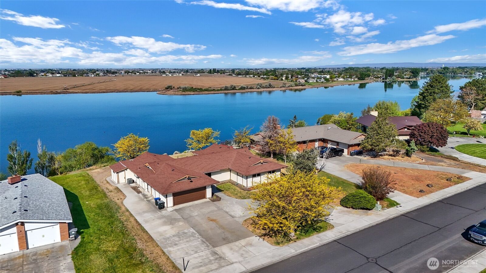 Property Photo:  306 N Crestview Drive  WA 98837 
