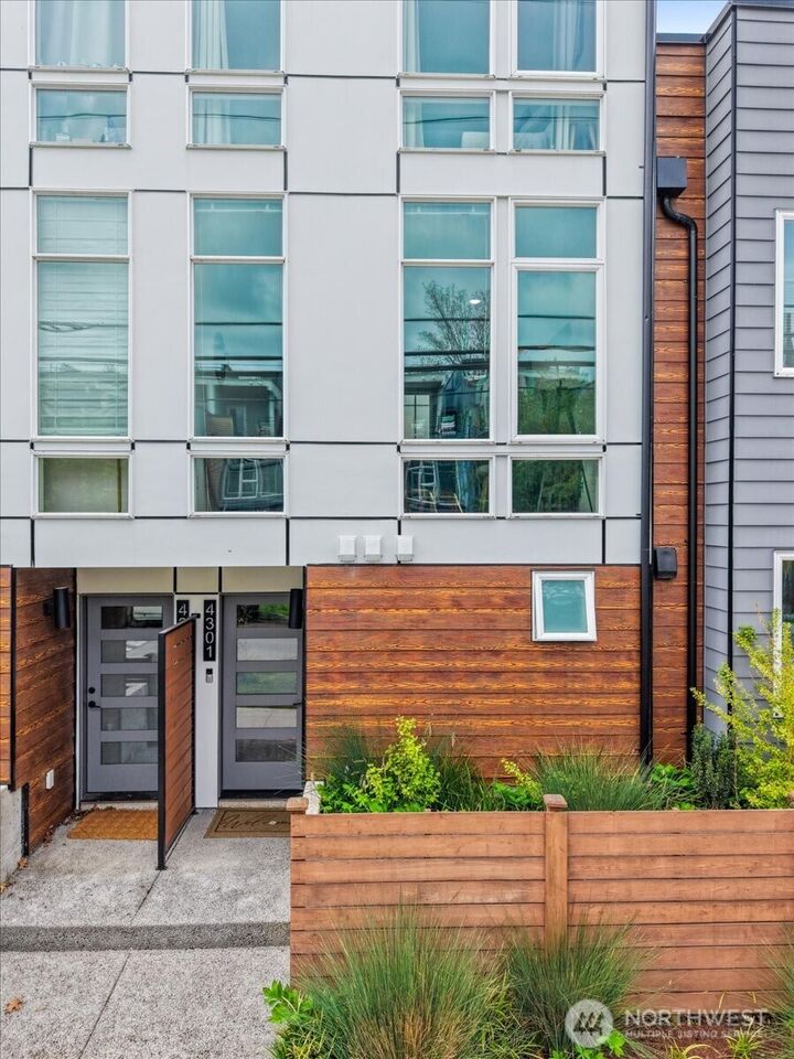 Property Photo:  4301  26th Avenue SW  WA 98106 