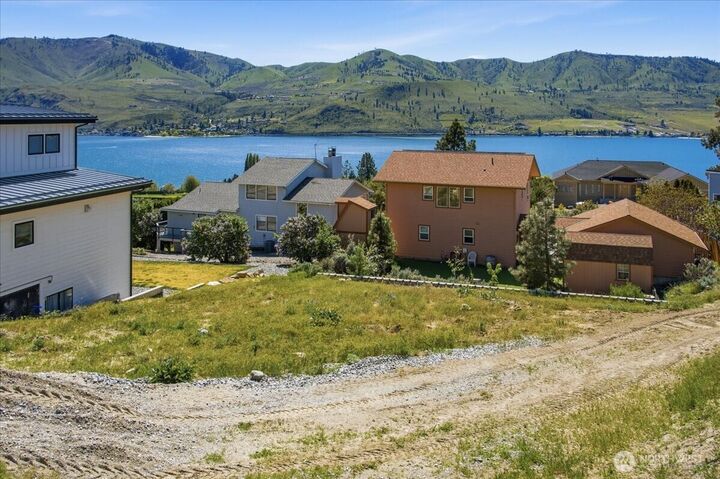 Property Photo:  211  Riviera Drive  WA 98816 