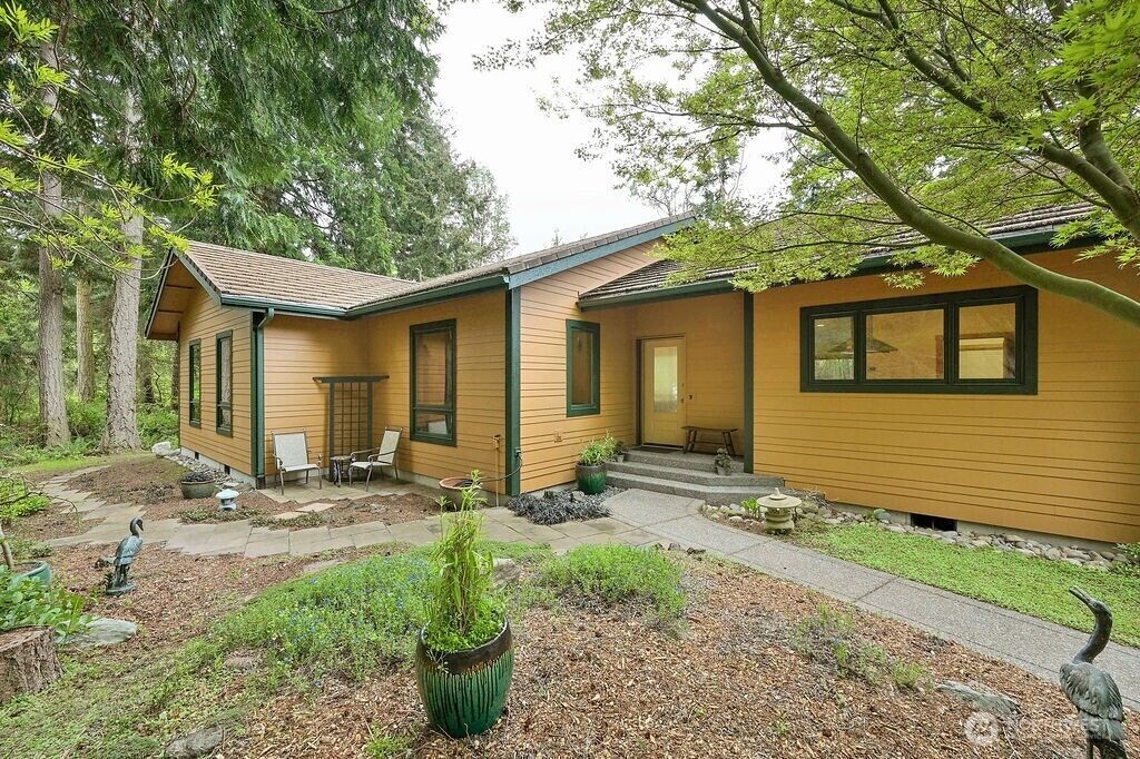 Property Photo:  33  Westridge Court  WA 98368 