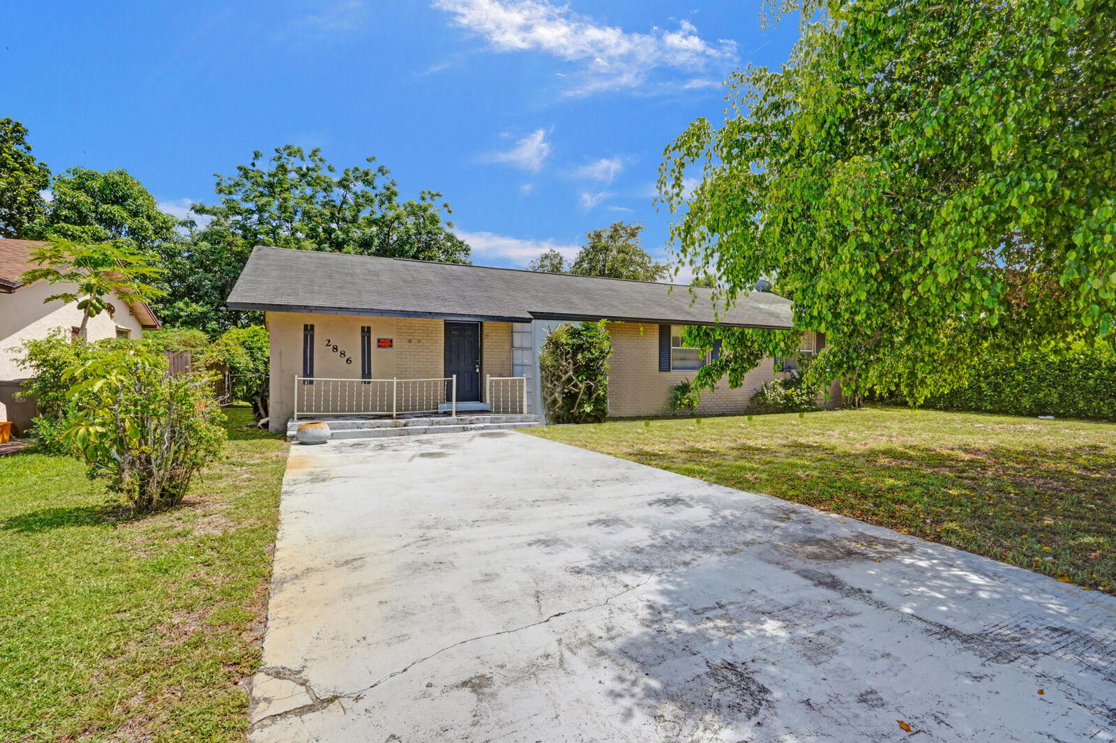 Property Photo:  2886 Floral Road  FL 33462 