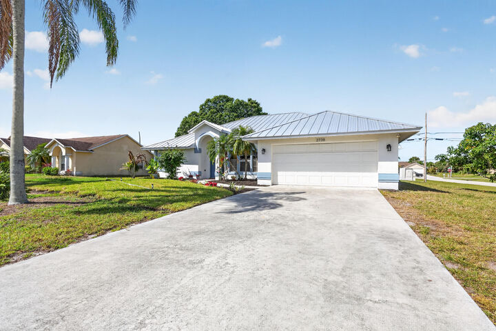 Property Photo:  2738 SW District Avenue  FL 34953 