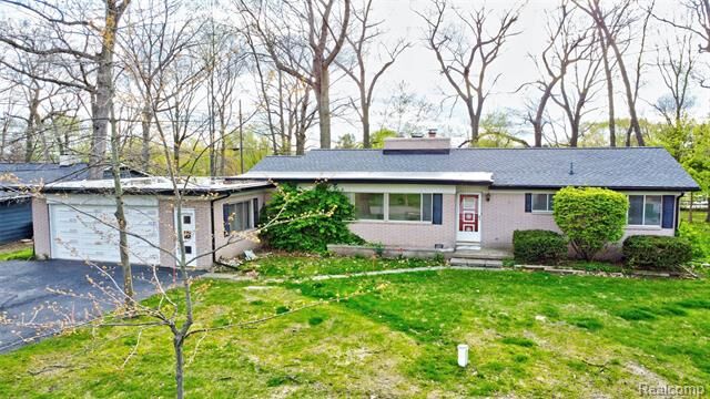 Property Photo: 6025 Princess Lane MI 48346