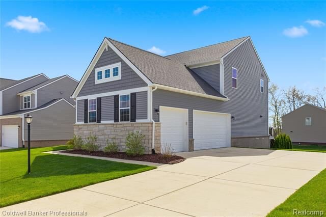 Property Photo:  2323 Yasmin Drive  MI 48382 