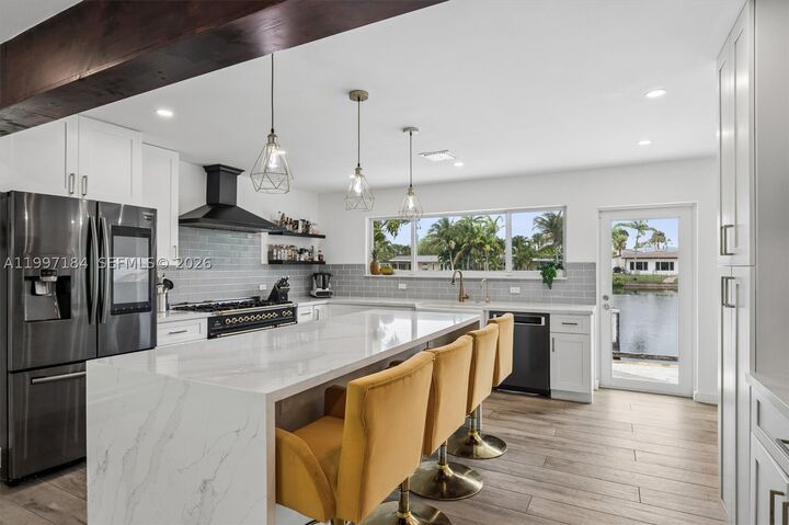 Property Photo:  717 NW 30th St  FL 33311 
