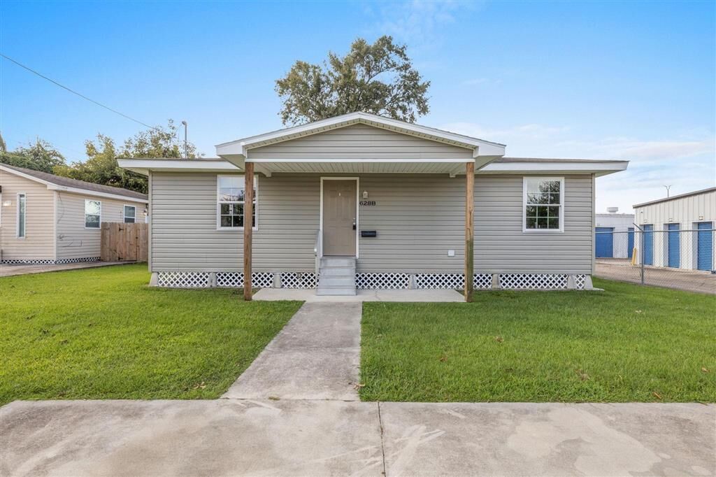 Property Photo:  628 15th Street  LA 70601 