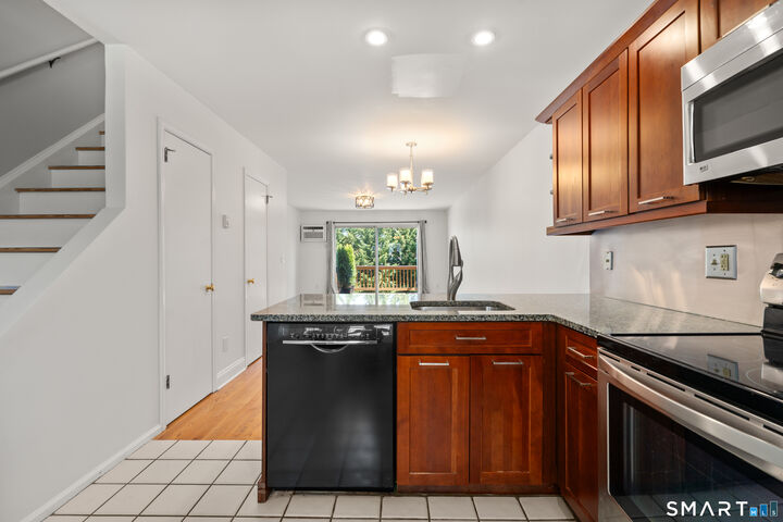 Property Photo:  48 Dean Street 4  CT 06902 