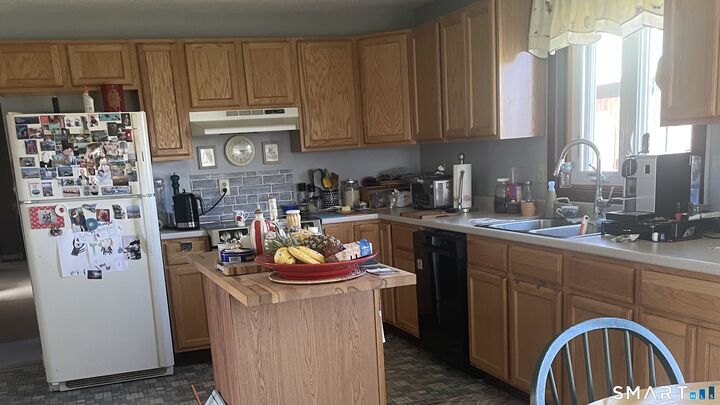 Property Photo:  260 South Grand Street  CT 06093 