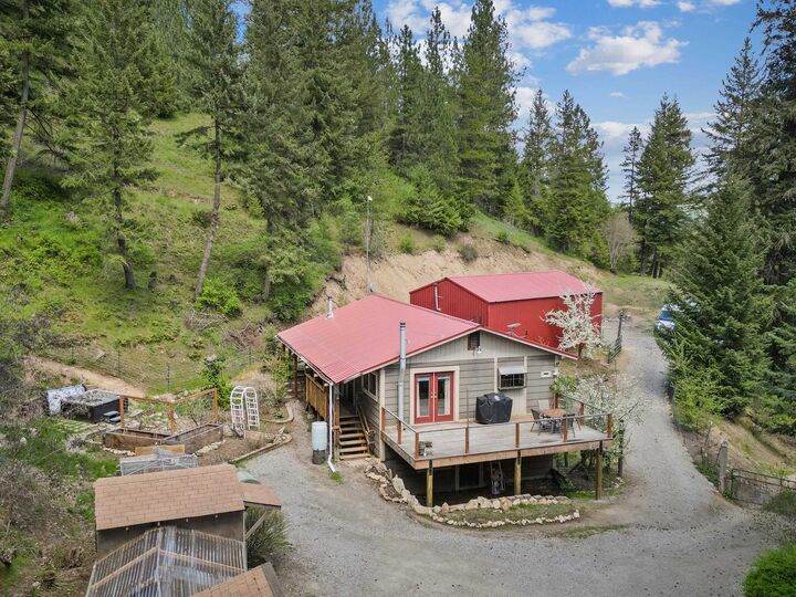 Property Photo:  22707 E Lakeview Rd  WA 99025 