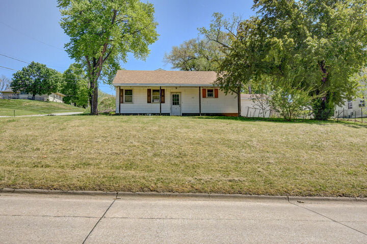 Property Photo:  111 N Elm  Street  IA 51534 