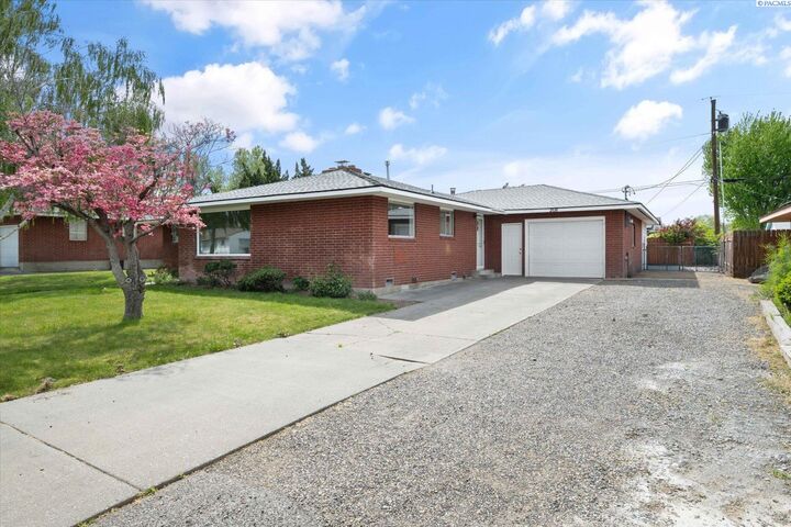 Property Photo:  208 S Morain  WA 99336 