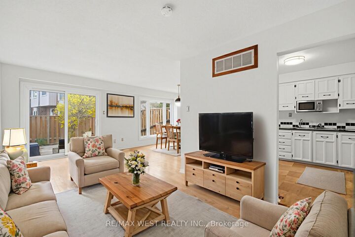 Property Photo: 318 Laurier Avenue 43 ON L9T 3M9