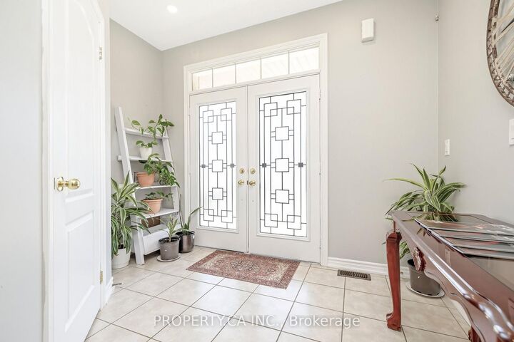 Property Photo: 211 McLaughlin Avenue ON L9T 7P4