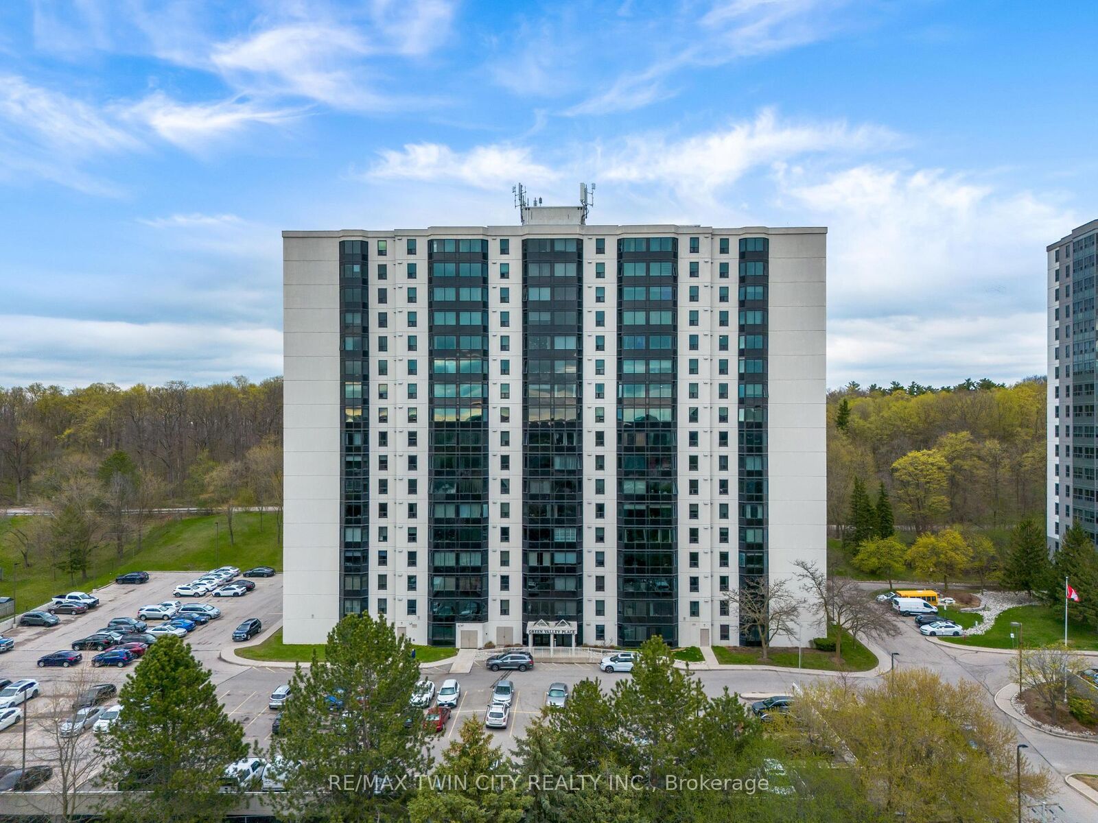 Property Photo: 35 Green Valley Drive 502 ON N2P 2A5