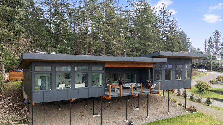 Property Photo: 4721 Island Hwy BC V9N 5Y5