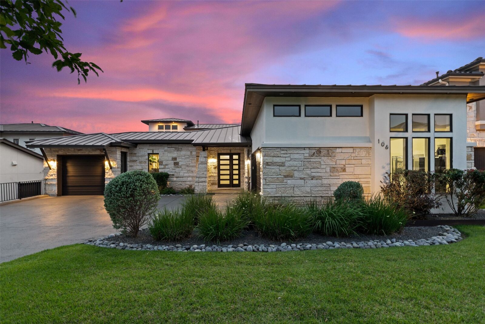 Property Photo: 106 Bisset Court TX 78738