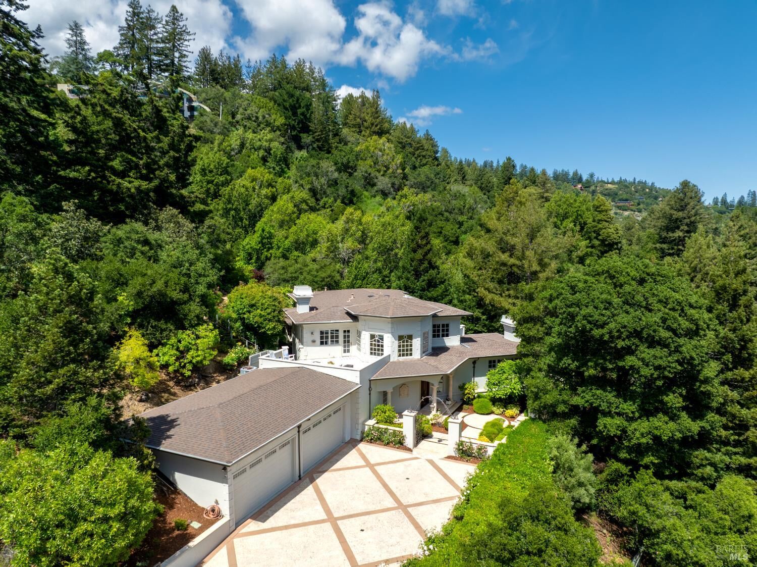 Property Photo:  2 Woodland Place  CA 94904 