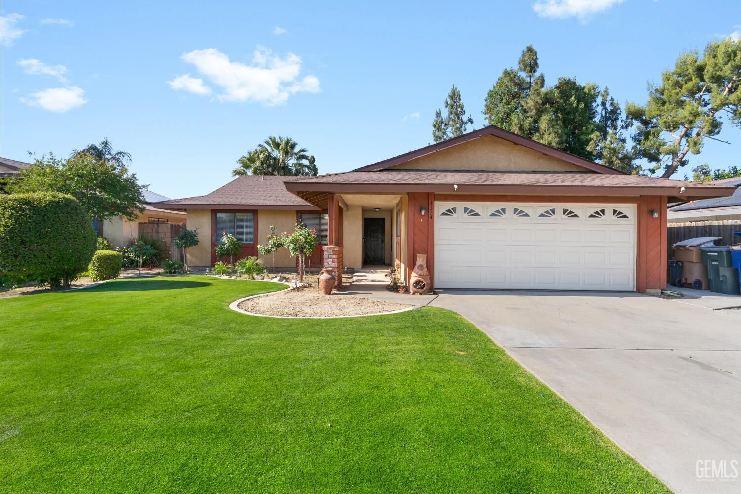 Property Photo: 4324 Sugar Cane Avenue CA 93313