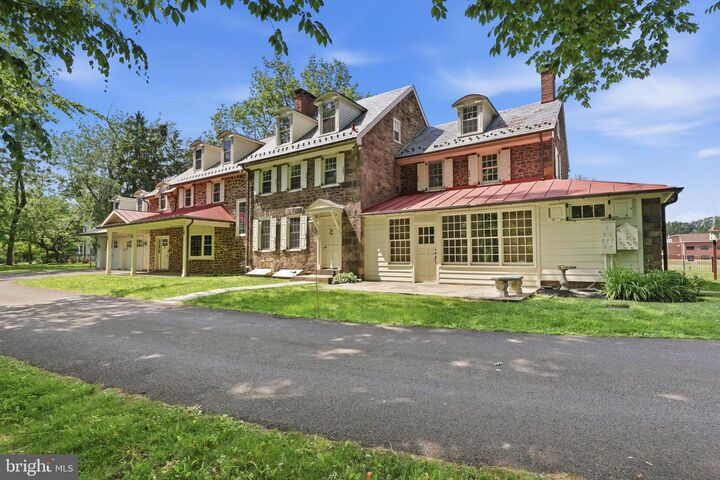 Property Photo:  1682 Clydesdale Circle  PA 19067 