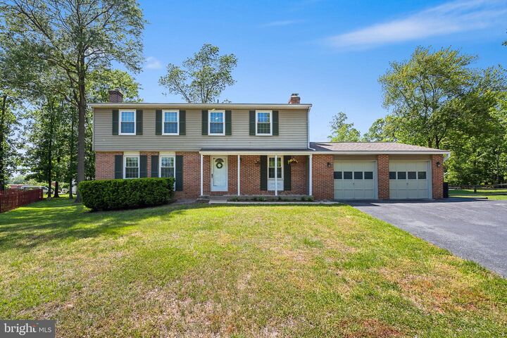 Property Photo:  104 Deerwood Court  VA 20164 